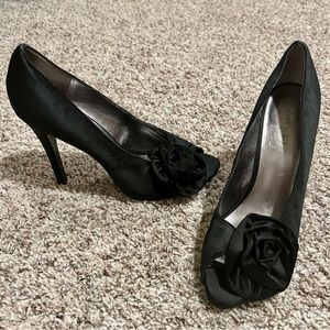 Nine West Heels Black Rose Detail Sz 8